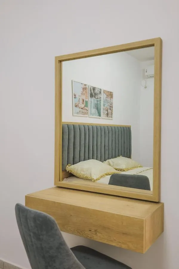Rose Apartments Εξαμίλιο