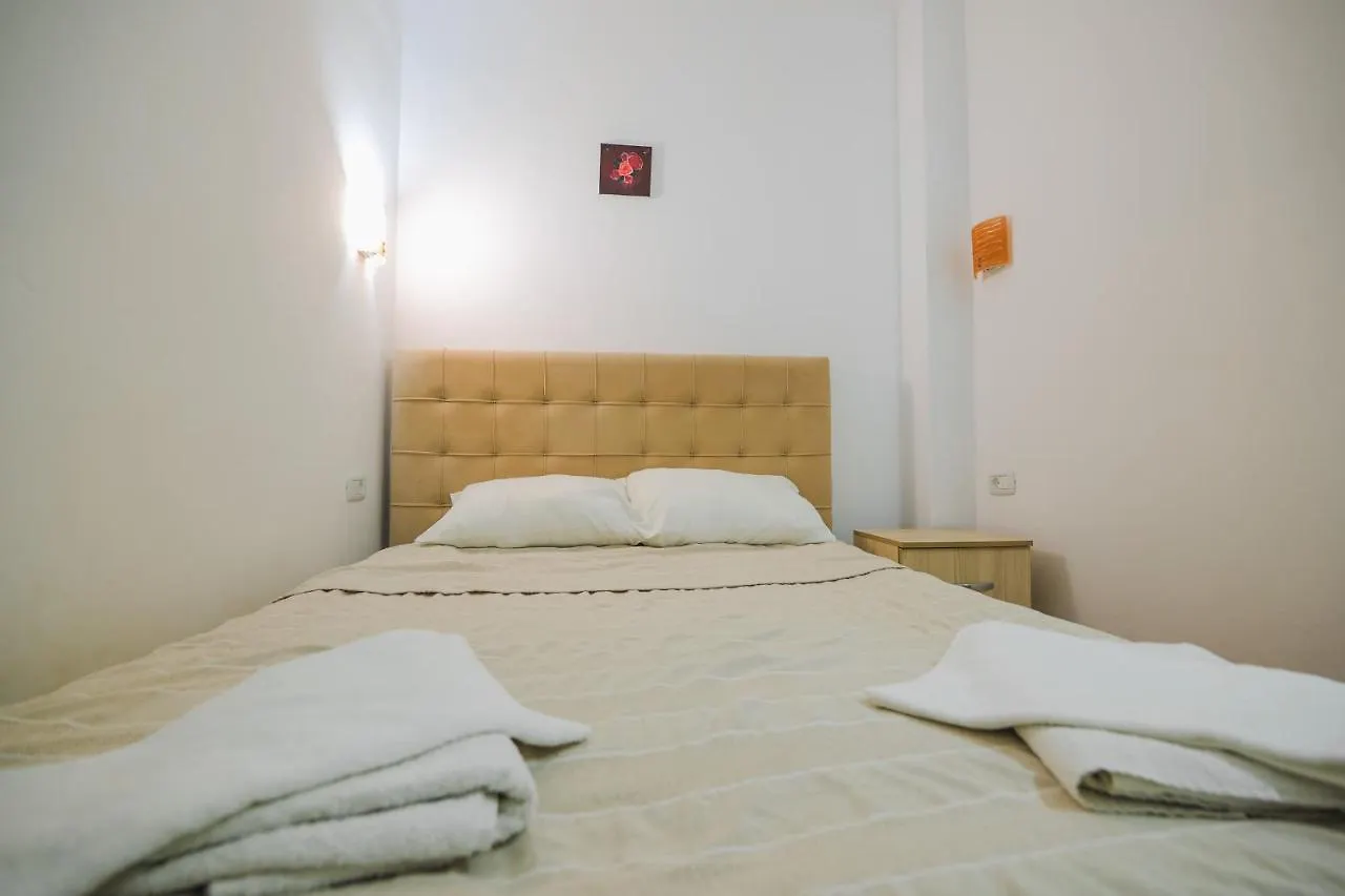 Rose Apartments Εξαμίλιο