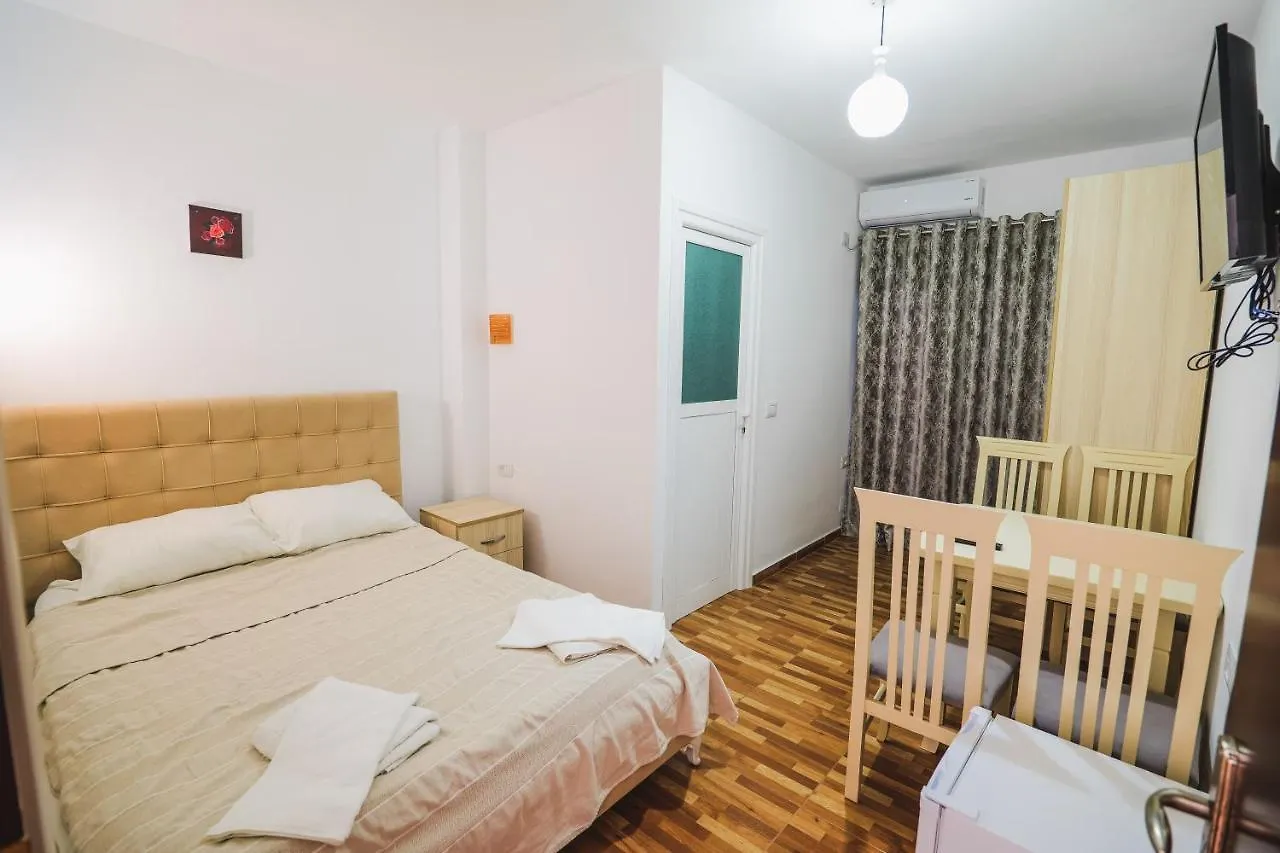 Rose Apartments Εξαμίλιο