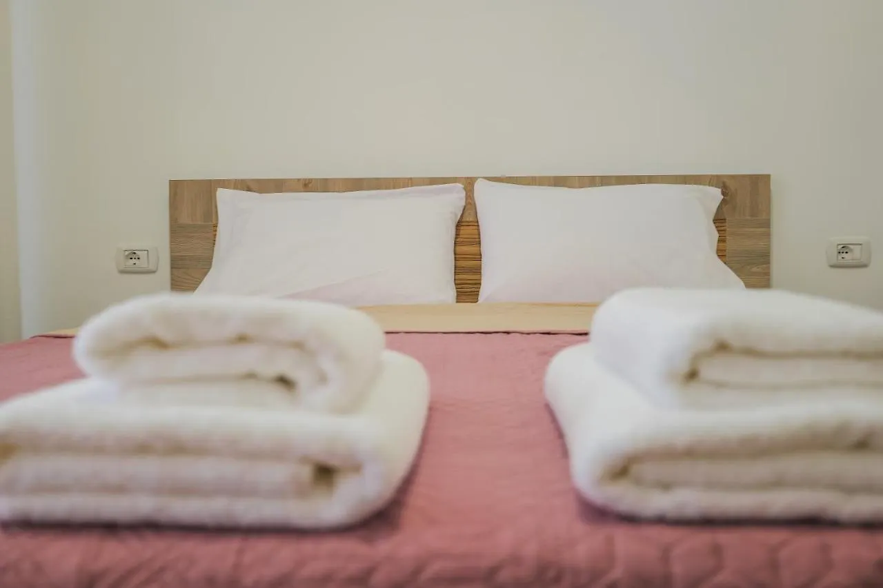 Rose Apartments Εξαμίλιο