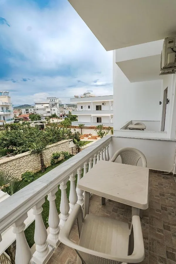 Rose Apartments Εξαμίλιο