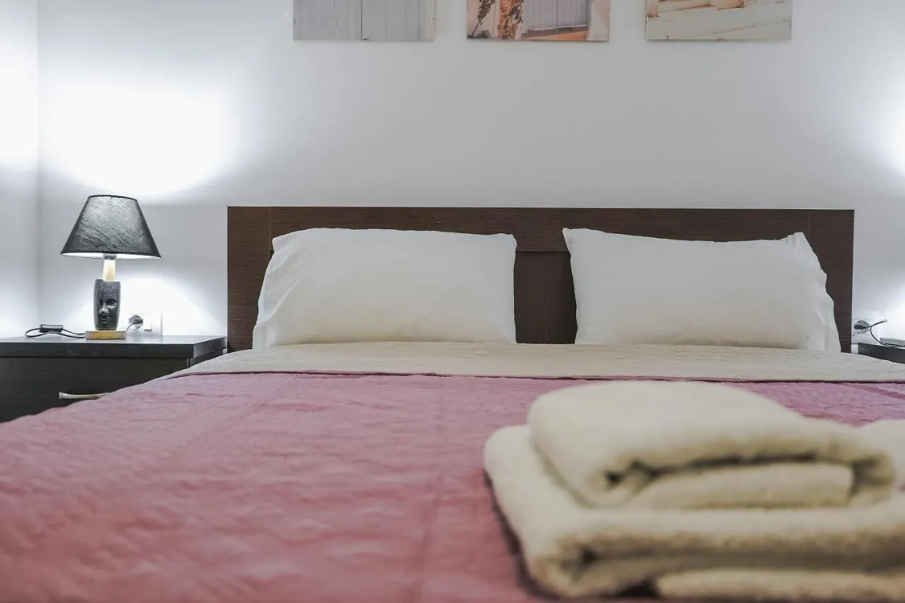Rose Apartments Εξαμίλιο