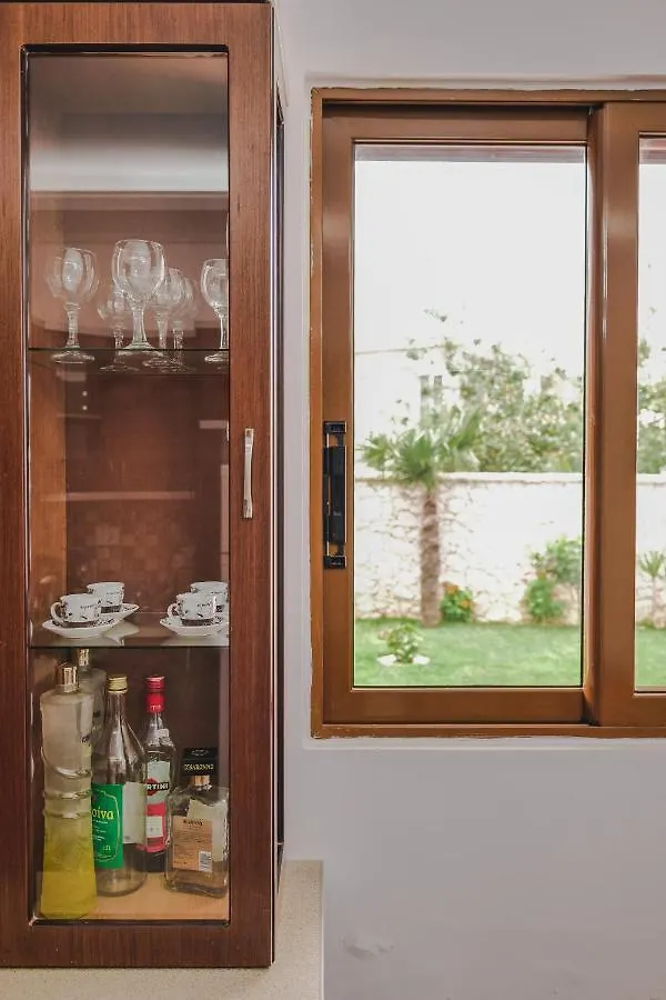 Rose Apartments Εξαμίλιο