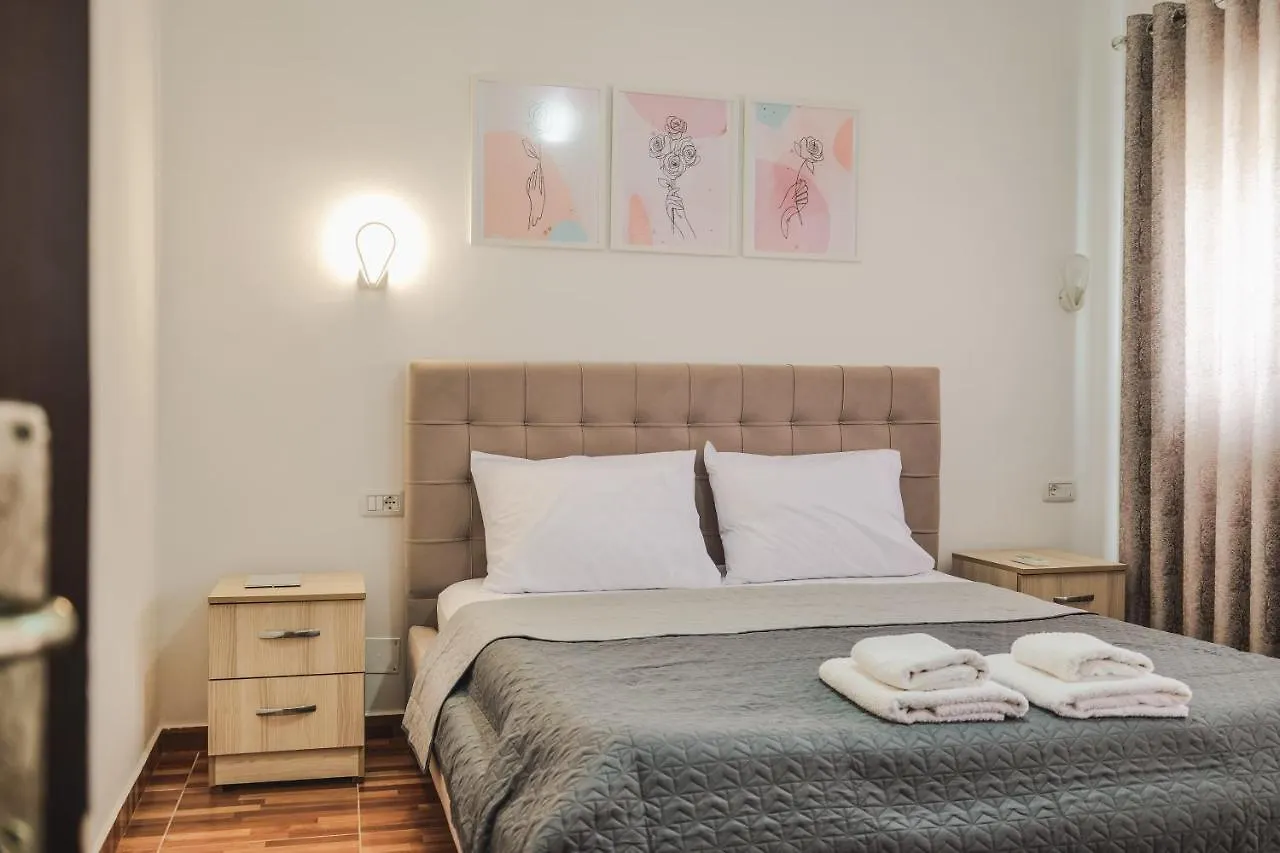 Rose Apartments Εξαμίλιο 0*,