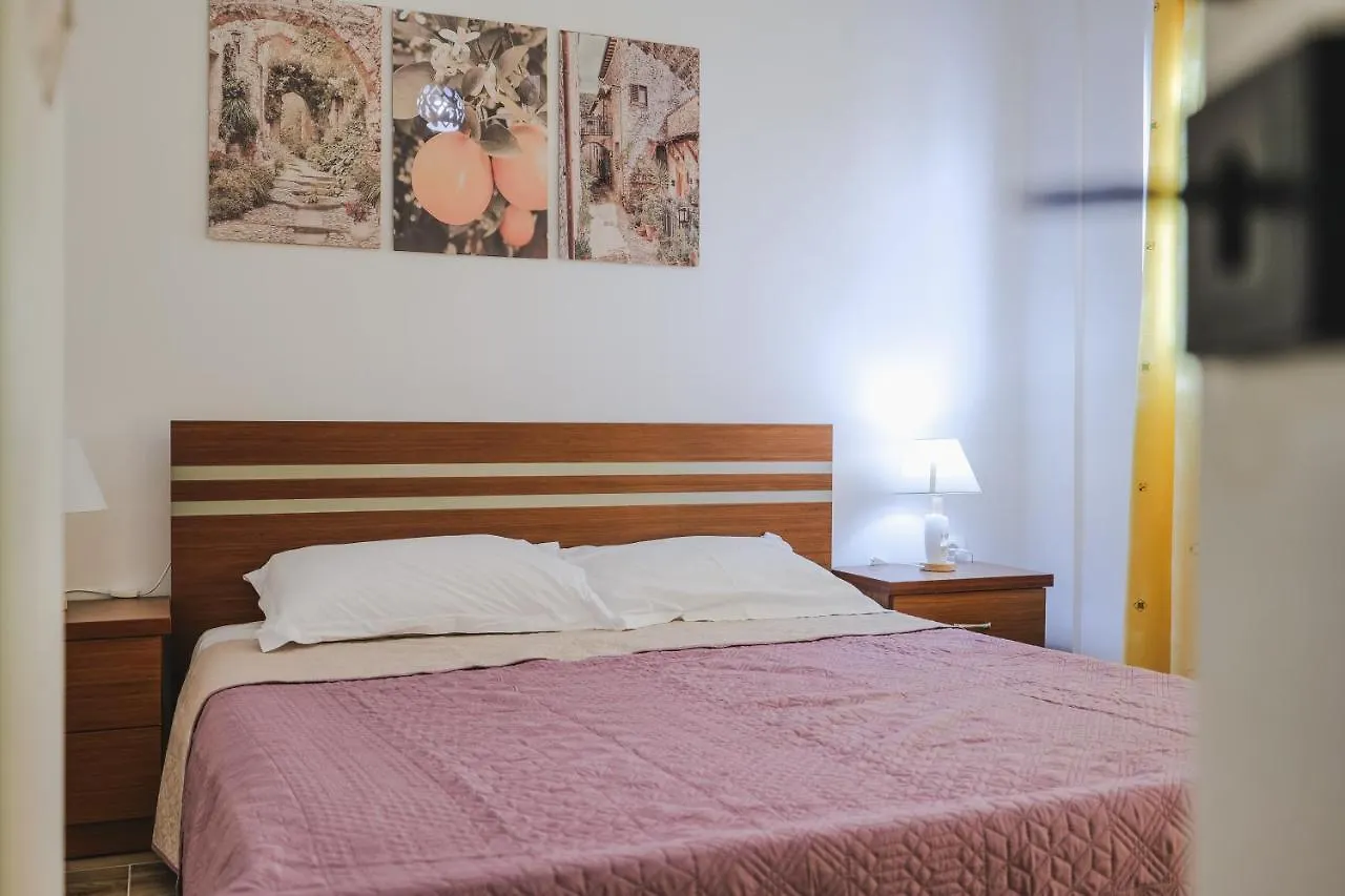 Rose Apartments Εξαμίλιο