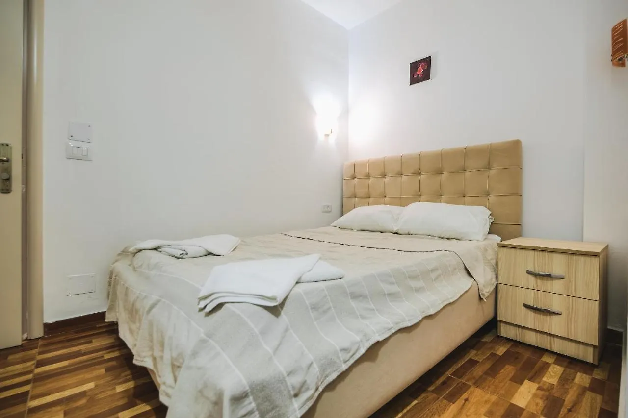 Rose Apartments Εξαμίλιο