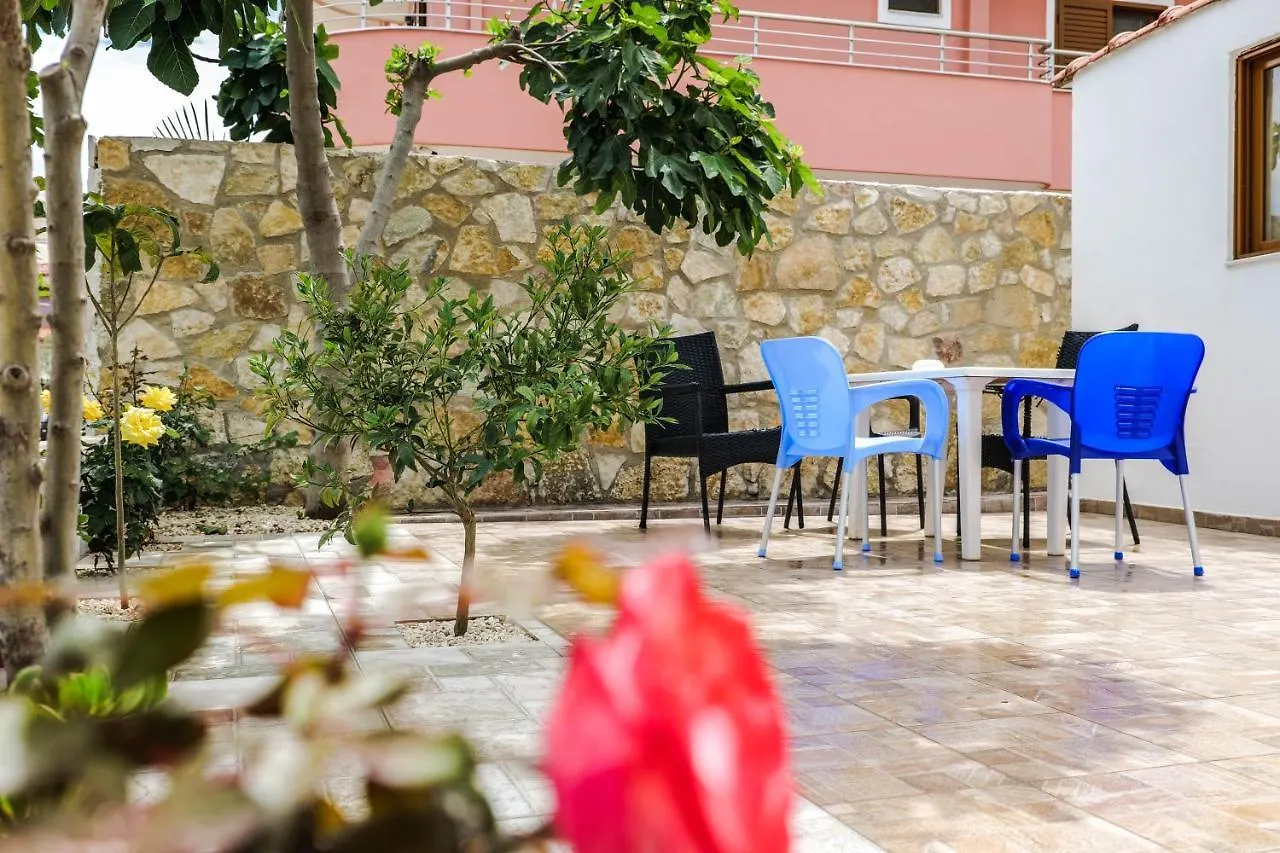 Rose Apartments Εξαμίλιο